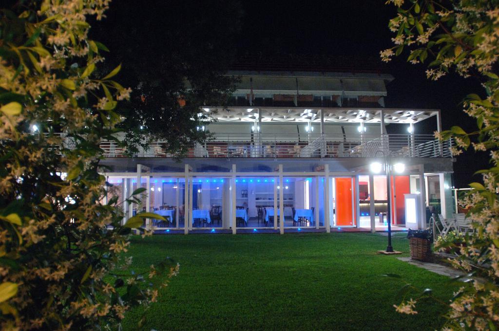 Hotel Hermitage Marina di Massa Buitenkant foto