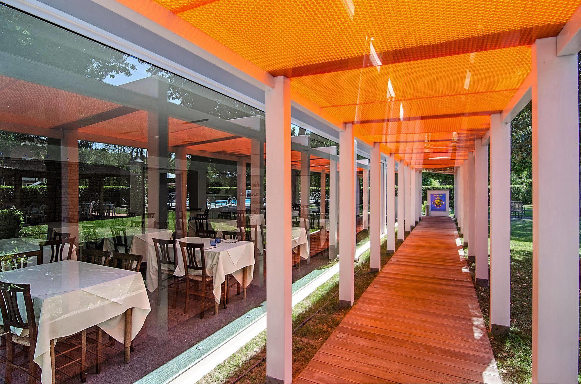 Hotel Hermitage Marina di Massa Buitenkant foto
