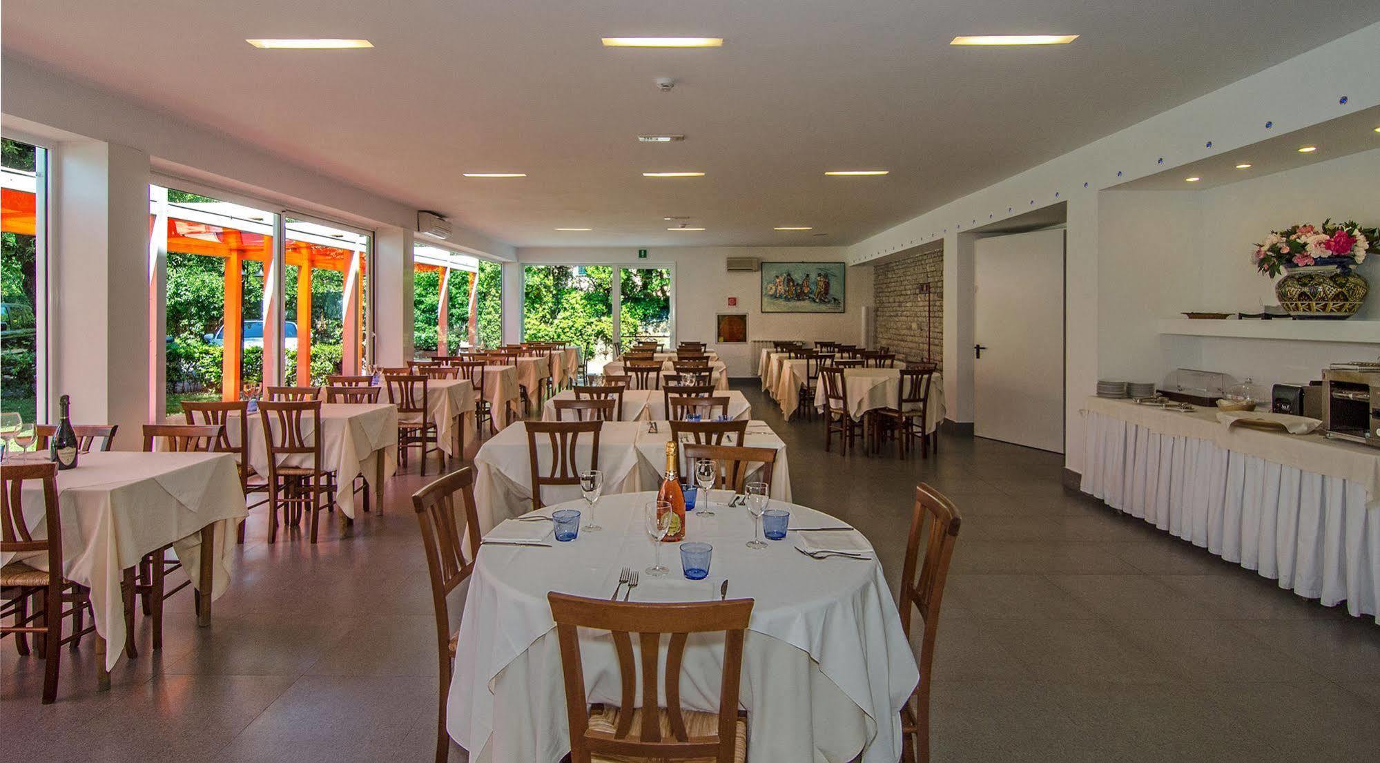 Hotel Hermitage Marina di Massa Buitenkant foto