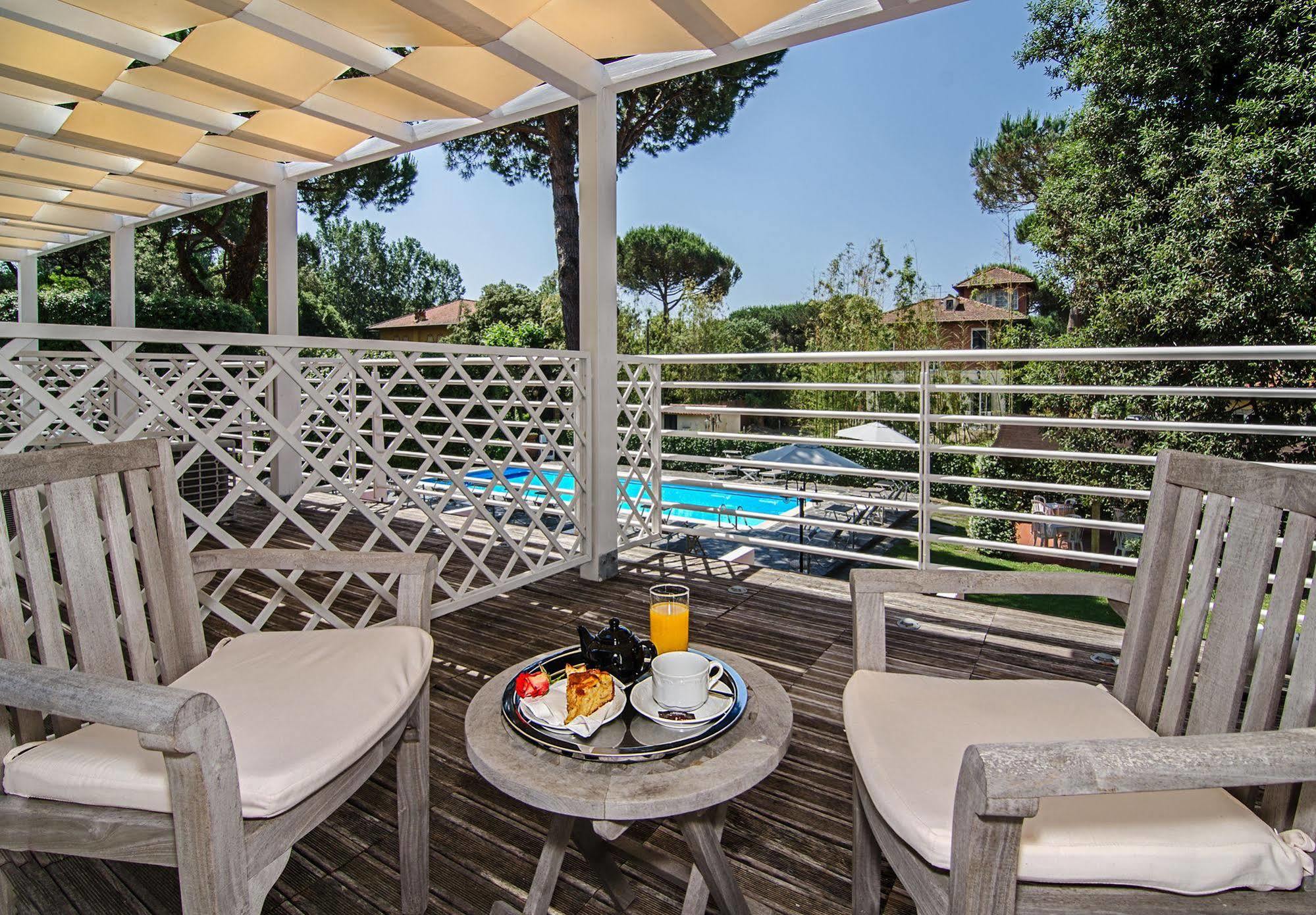 Hotel Hermitage Marina di Massa Buitenkant foto