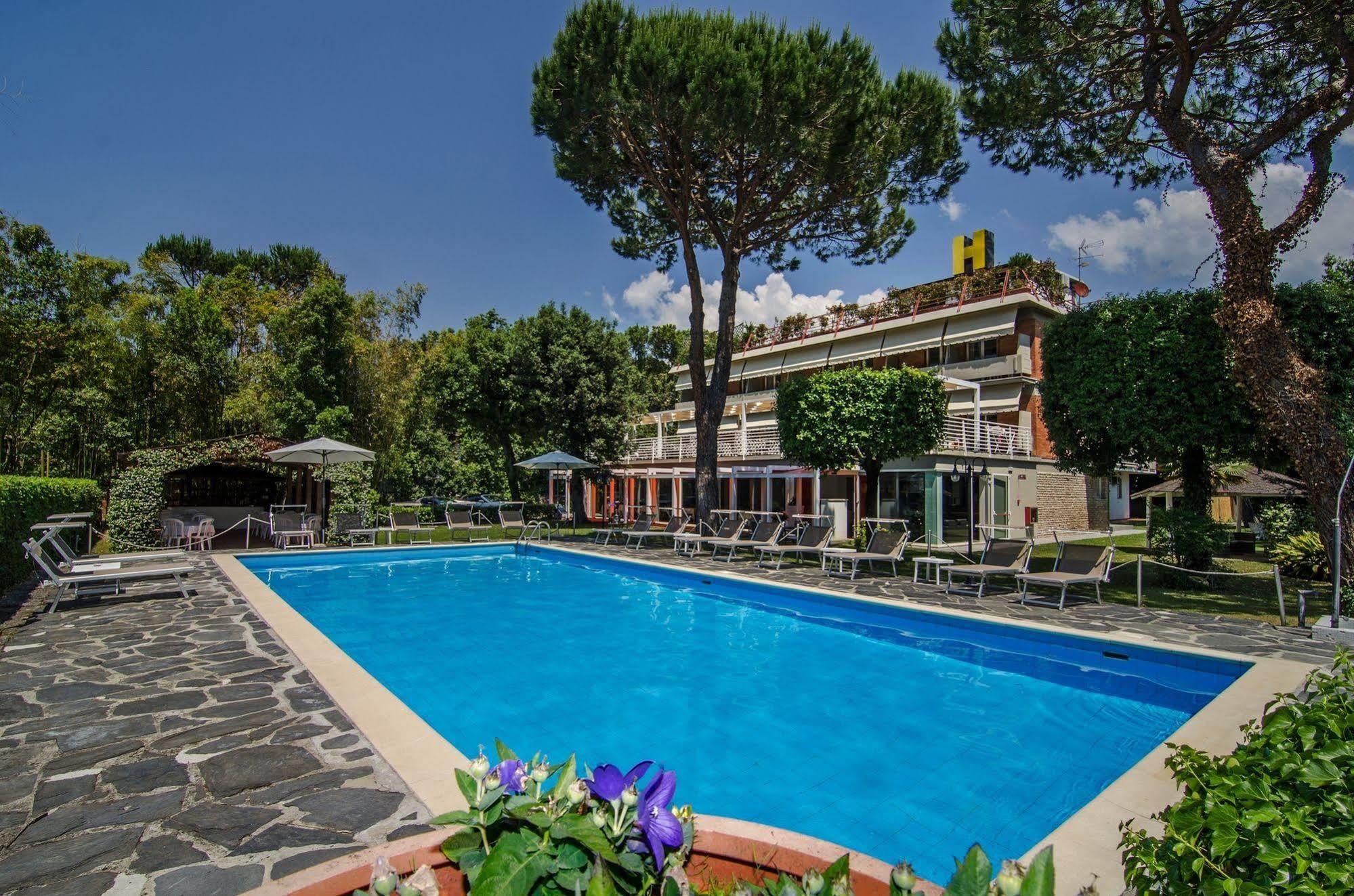 Hotel Hermitage Marina di Massa Buitenkant foto