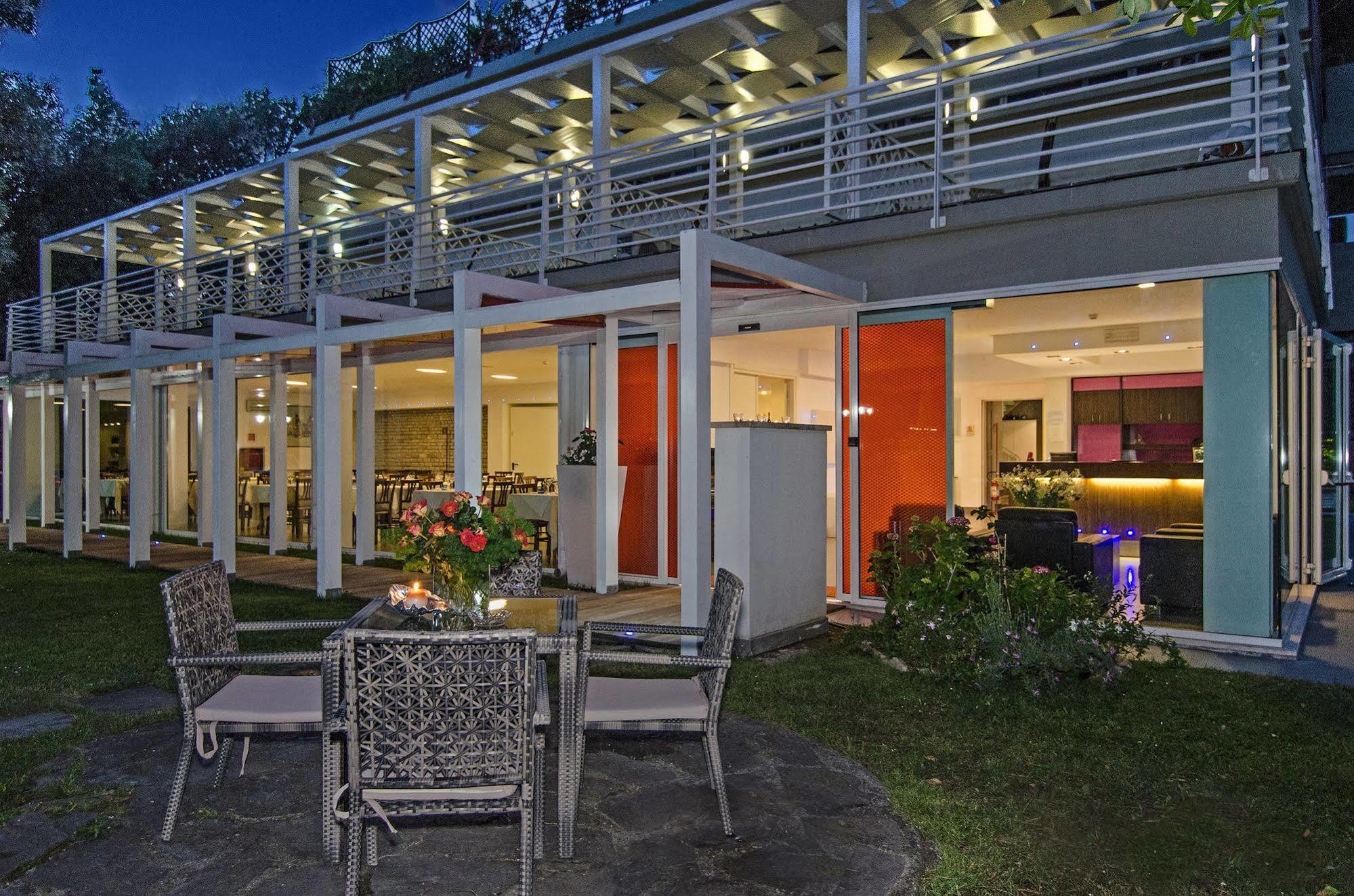 Hotel Hermitage Marina di Massa Buitenkant foto