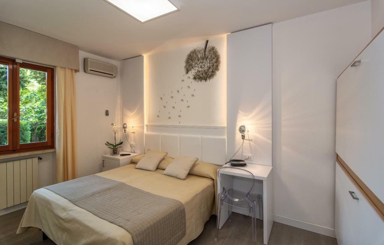 Hotel Hermitage Marina di Massa Buitenkant foto