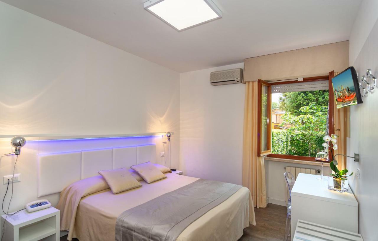 Hotel Hermitage Marina di Massa Buitenkant foto