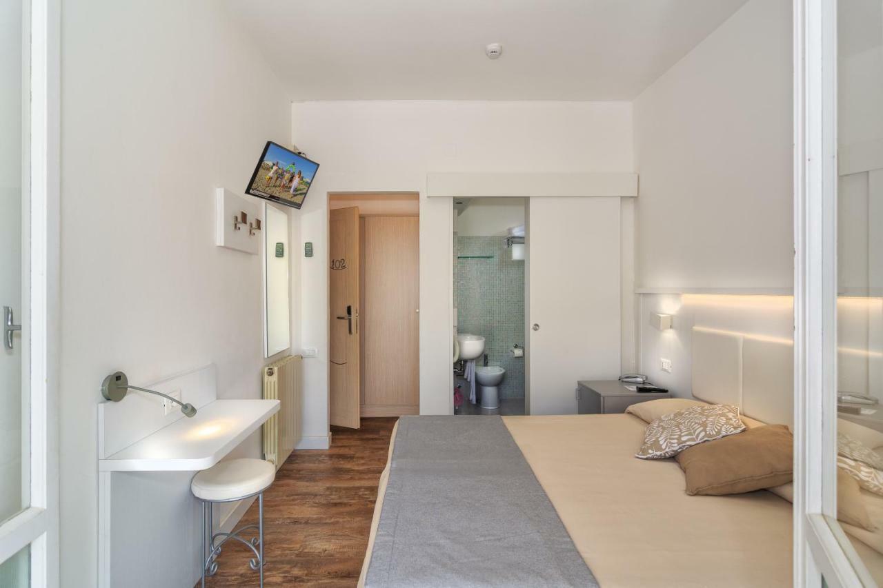 Hotel Hermitage Marina di Massa Buitenkant foto