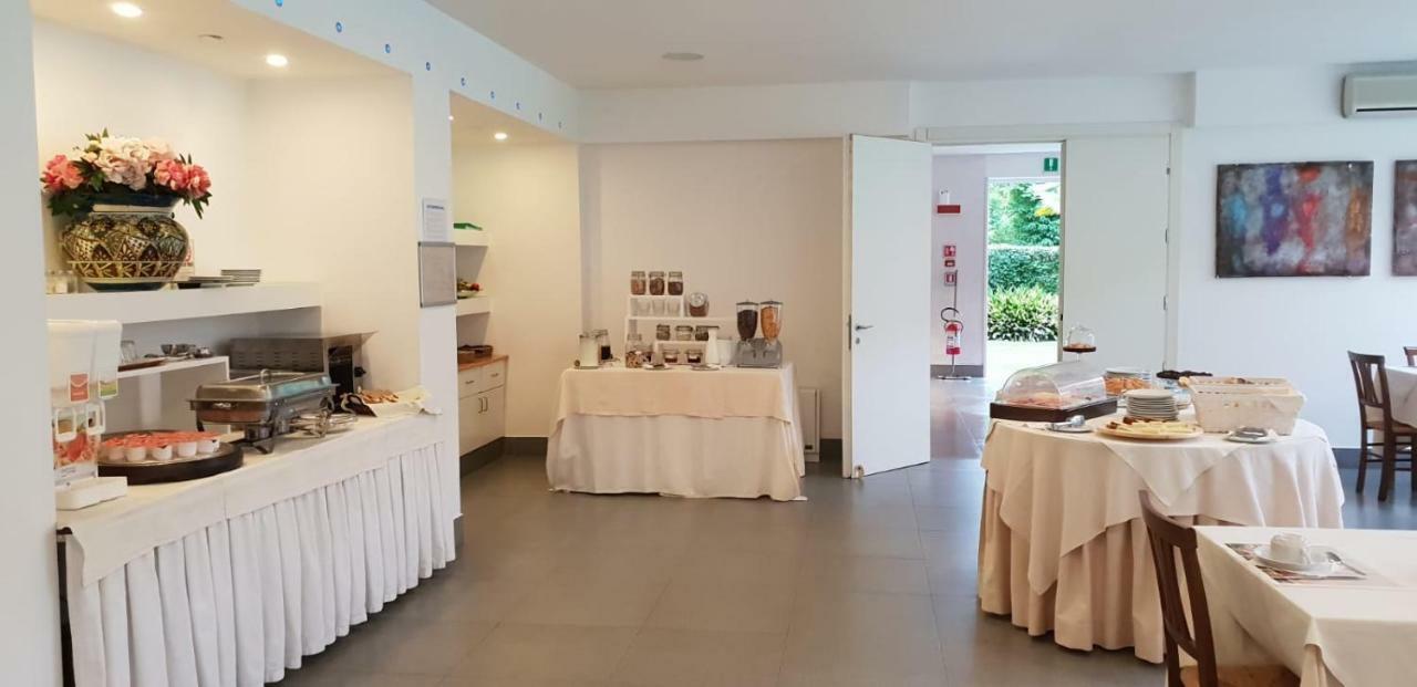 Hotel Hermitage Marina di Massa Buitenkant foto