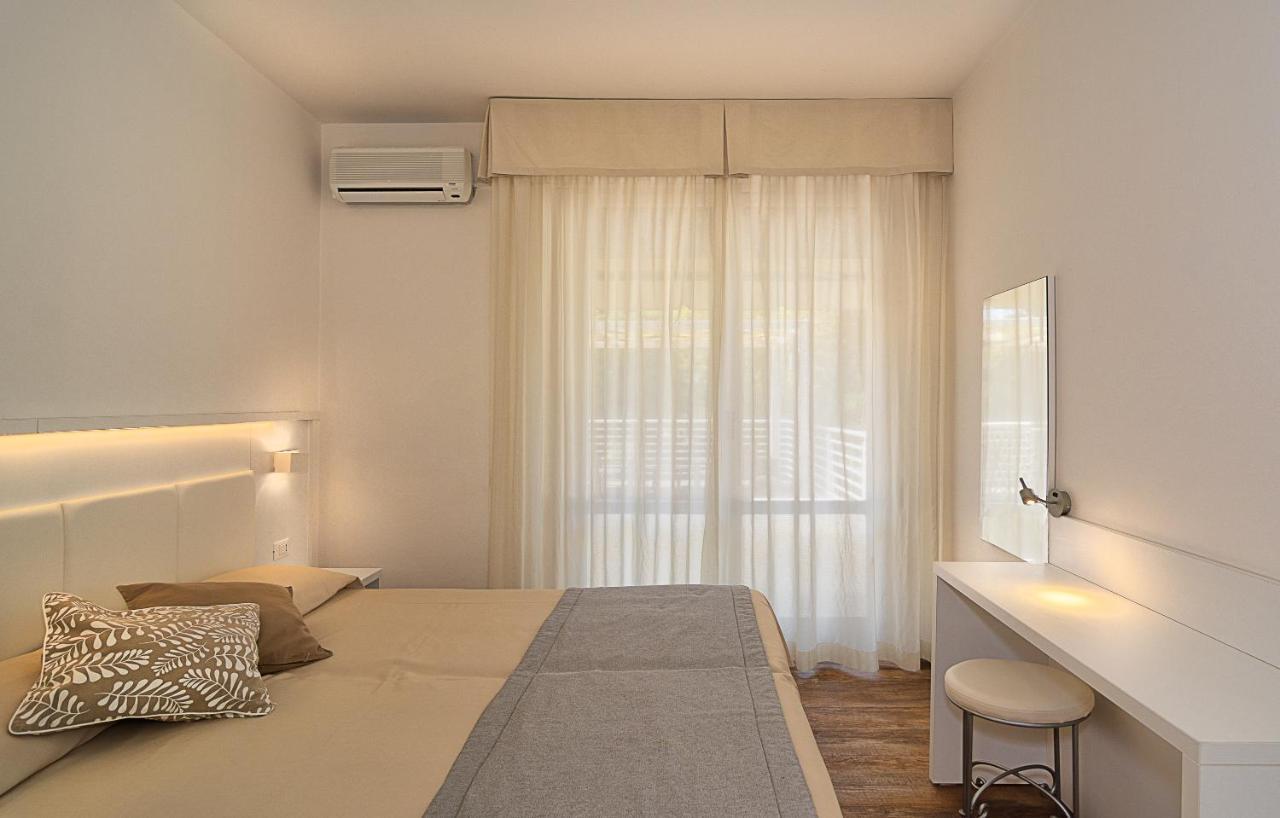 Hotel Hermitage Marina di Massa Buitenkant foto